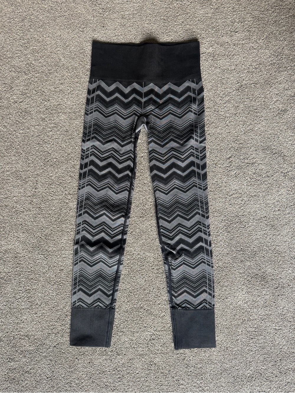 Lululemon Vintage Ebb to Street Black & Gray Chevron Leggings